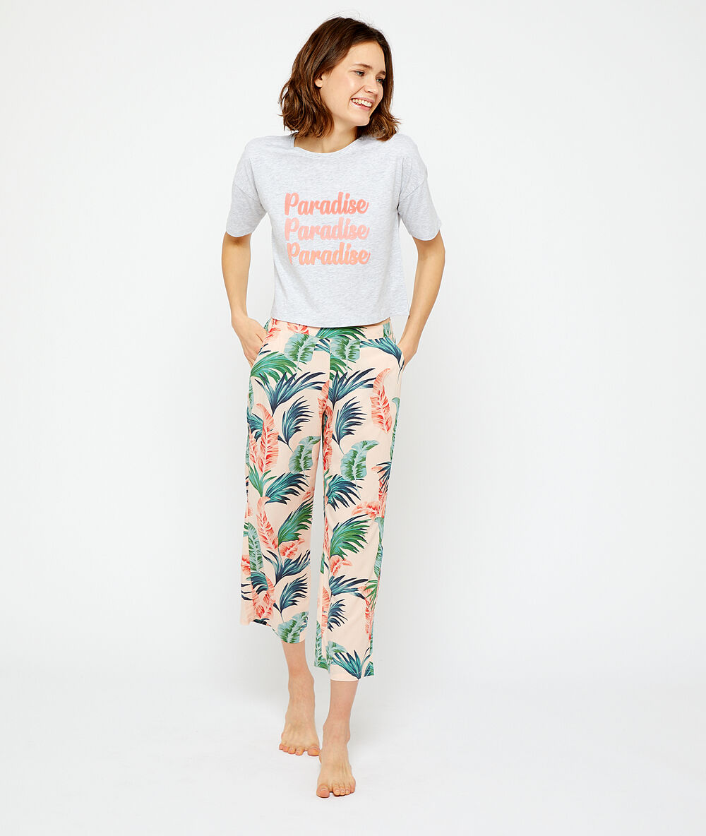Pantalon imprimé rose.