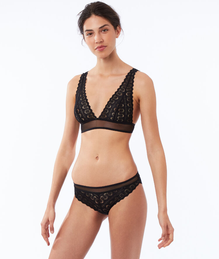 Triangle en dentelle noir.